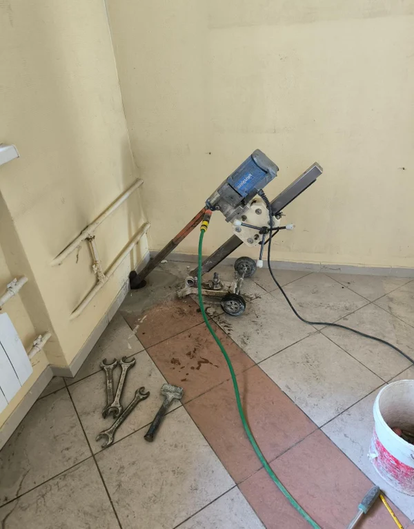 Алмазное бурение железобетона в стенах и перекрытиях